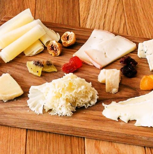 7種類のチーズの盛り合わせ