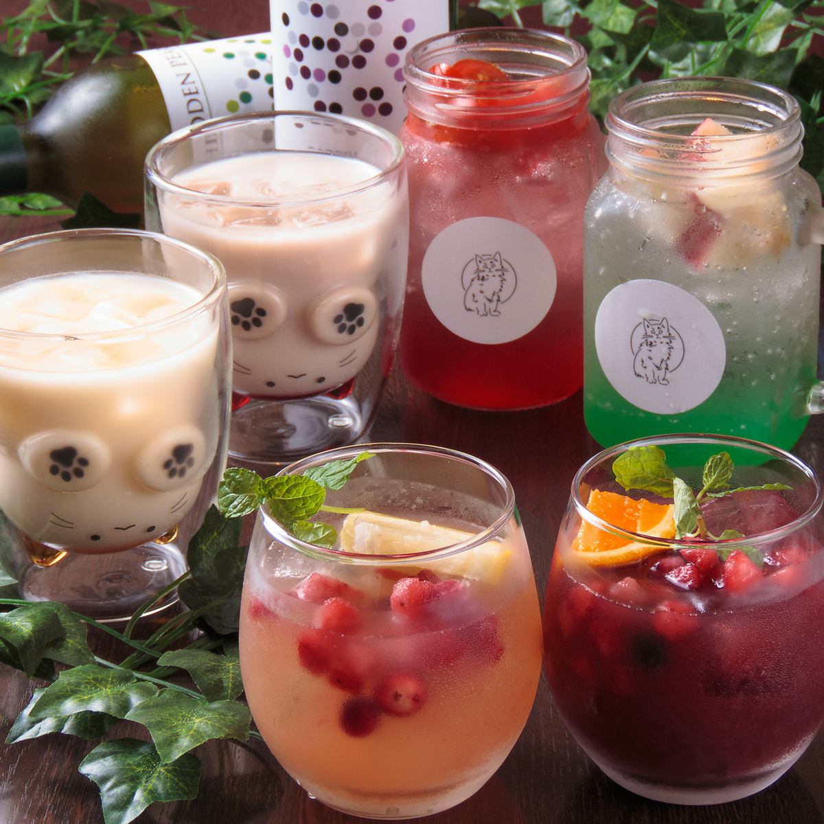 スパークリング4種、白ワイン8種、赤ワイン8種などが飲み放題！