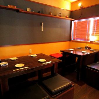 【2nd Floor】 There are table seats for persons who are troublesome to take off their shoes.