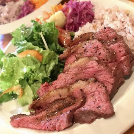 We offer a roast beef plate of popular beef Ichibo and a course including all-you-can-drink!