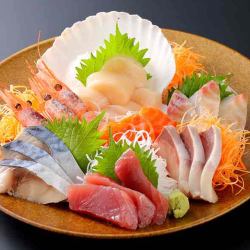 Assorted sashimi