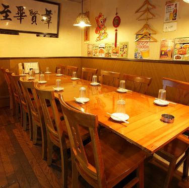 【少人数から大人数まで◎】テーブル席はもちろん、ゆったり座れるソファー席もご用意あり◎お食事もゆっくりお過ごしできます♪ランチタイムにもぜひご利用ください！