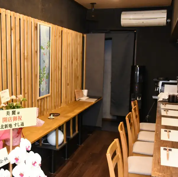 「日本料理は少し敷居が高いかも…」そんななじみのない方でも、緊張せずにゆったりとお食事を楽しんでいただけるアットホームな空間です。気軽にお越しいただける居心地の良さが魅力。ご友人との普段使いや、大切な方との初めての和食デートにも、肩肘張らずカジュアルに使えます。