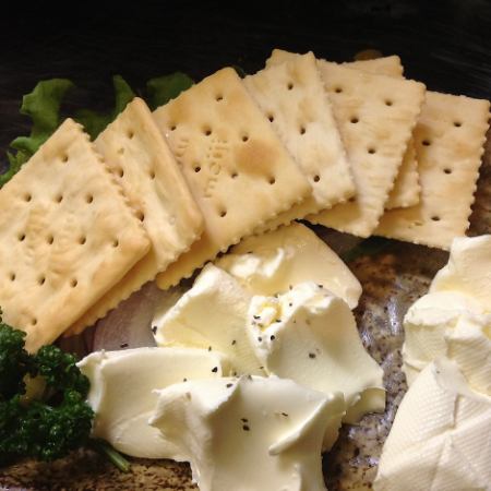 クリームチーズ たらこ和え/クラッカー&クリームチーズ