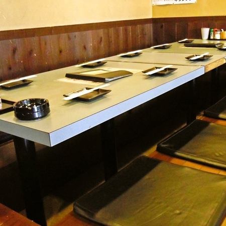 各種ご宴会にもぴったり！お座敷席は4人掛け×2卓です。