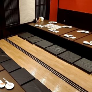 There is a relaxing digging-type tatami mat seat that can accommodate up to 24 people