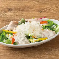 蒸し鶏と玉子のシーザーサラダ～パルミジャーノ・レッジャーノかけ～(大/中)