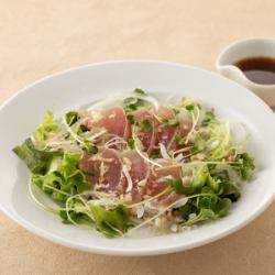 薬味たっぷりビンチョウ鮪のたたきサラダ