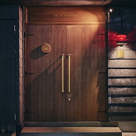 扉を開けると、まるで映画のワンシーンのような空間。