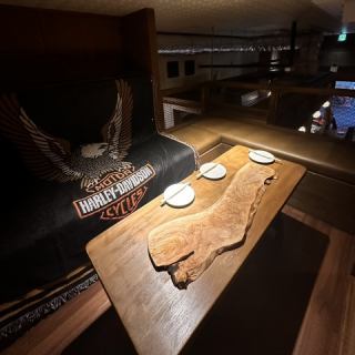 半個室あり。中2階が1組様でご利用いただけます。