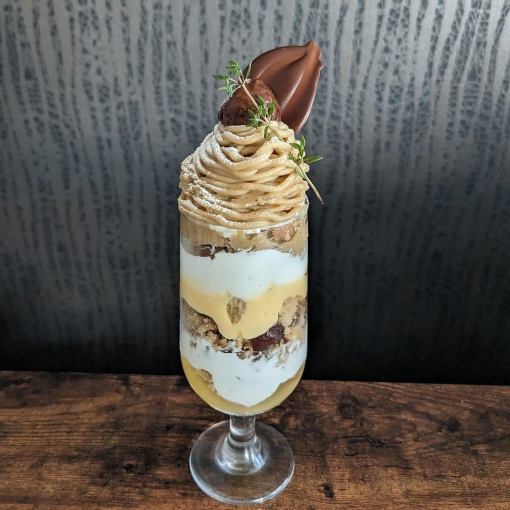 【1050円～2100円】☆カフェタイム☆旬の限定パフェやスイーツ等