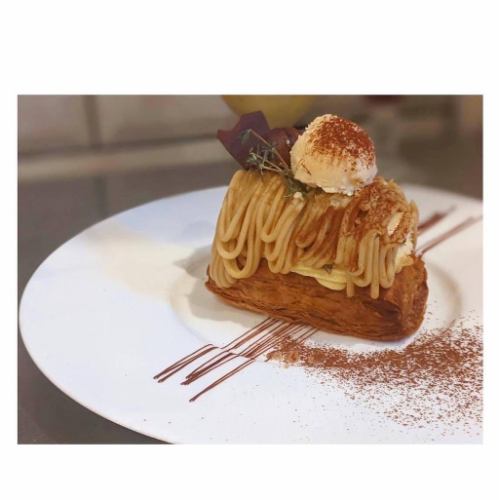 カフェタイムも充実★『旬』のパフェやケーキ、ガトーショコラなど定番人気のスイーツをご用意。