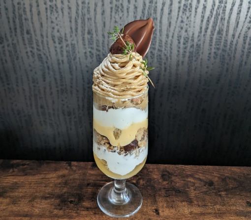 [1050日元 - 2100日元] ☆ 咖啡厅时光 ☆ 季节限定芭菲和甜点等