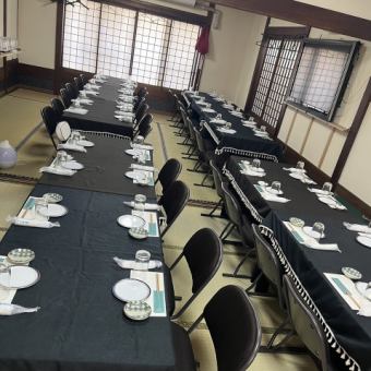 最大40名様収容可能の2階のテーブル席。