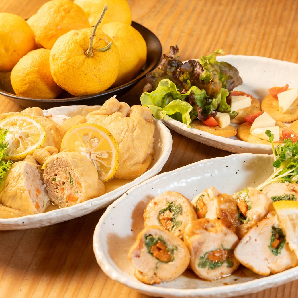 地元京都産の新鮮野菜を使った料理と、嵐山の自然を眺めながら過ごせる落ち着いた空間