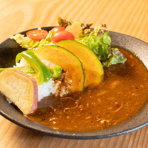 野菜たっぷり京野菜ビーフカレーは百万石のお米を使用！旬野菜の味わい♪