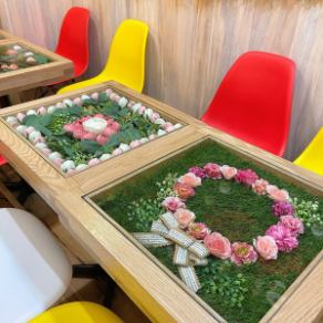 [Art table] Art style table decorated with flowers! You can enjoy any table ☆