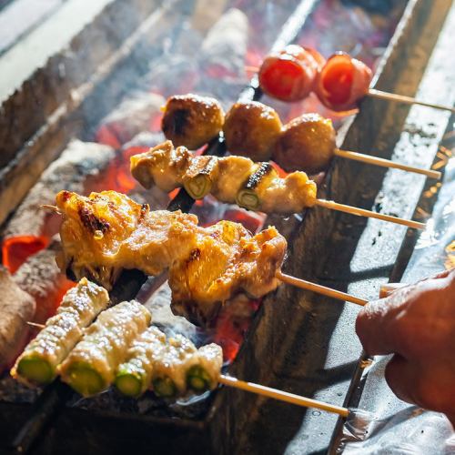 香ばしさと旨味が際立つ、炭火でじっくり焼き上げた極上焼き鳥