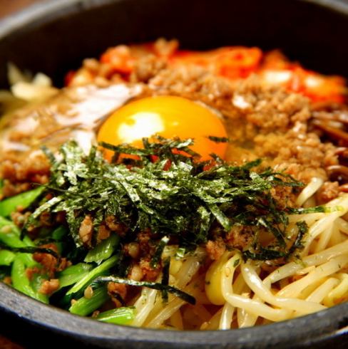 距离冈山站步行5分钟的绝佳位置♪下班回家途中可以享受美味的韩国料理！