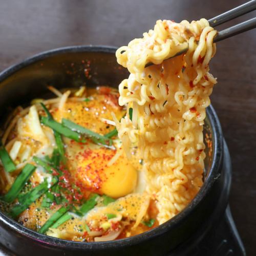 [Noodles] Delicious and spicy! Stone-grilled Jangara Ramen/Dandan noodles