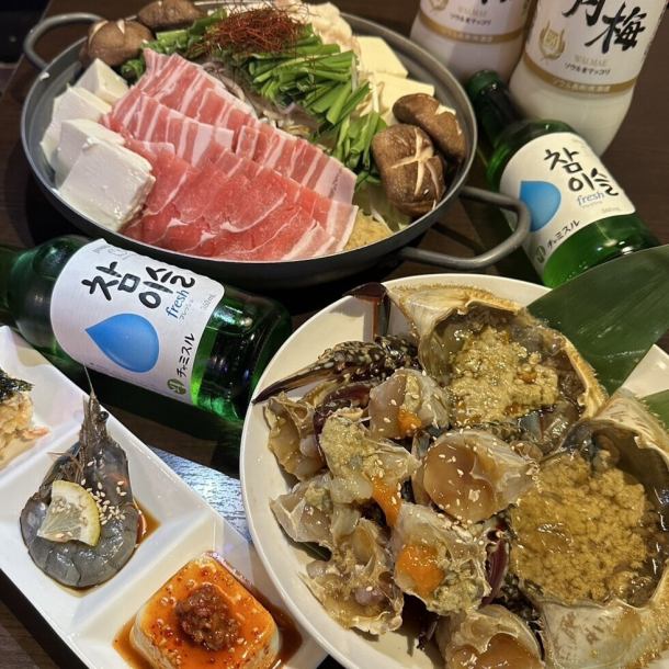 店長精心挑選的大量食材和調味料製成的各種菜餚。除了適合下酒的精緻菜餚外，韓國料理特有的、可以與戀人、朋友、同伴分享的鐵板燒菜餚也很受歡迎。請在我們的餐廳盡情享受。