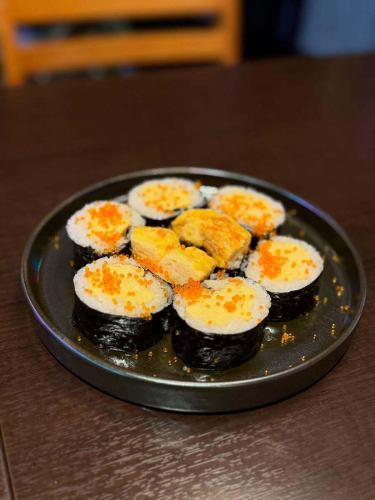 .
\ 新メニューのご紹介📢 /
玉子焼きキンパです👨🍳
甘めの玉子焼きを巻いたTHEシンプルなキンパ🧡
韓国ではケランキンパと言うそうです🤓
とびっこのせバージョンもあります👍🏻 ̖́-
ぜひ、ご賞味ください🙇♂️🙇♀️
#コリアンキッチンジャンガラ #ジャンガラ #韓国料理 #岡山市北区幸町 #岡山グルメ #岡山市韓国料理 #岡山韓国料理 #キンパ #キンパ巻き #玉子巻きキンパ #ケランキンパ #🥚 #🇰🇷