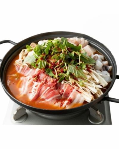 .

Always Korean Kitchen Jangara
感謝您的惠顧🙏✨

11月2日是我們五週年紀念🙌🎊

這一切都要感謝您的光臨。
我們衷心感謝大家的支持。

為了表達我們的謝意，我們將舉辦為期四天的活動，從 10 月 31 日（星期五）至 11 月 3 日（星期一）。
我們將過一個感恩節🇰🇷

① 湯火鍋（1份：1,620日圓 → 1,000日圓）（2份以上）
*每位顧客限點一份。
您可以選擇海鮮湯或雜糧湯。

②指定酒水半價‼ ️
（生啤、冰越檸檬酸酒、高球雞尾酒）

3. 所有軟性飲料半價！

④老闆拉麵：每碗550日圓！
*10月31日（週五）至11月2日（週日），營業時間為晚上10點至凌晨2點。

當您造訪或訂購時
請將此貼文出示給我們的工作人員。

我們全體員工將竭誠為您提供熱情周到的服務。
我們期待您繼續惠顧。
希望您能接受🙇‍♂️🙇‍♀️

#KoreanKitchenJangara #Jangara #KoreanFood #岡山市北區幸町 #岡山美食 #5thAnniversary #ThankYou #🇰🇷