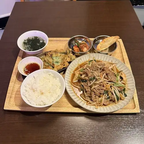 店舗で手作り◎甘辛ダレが絡んでお箸が進むプルコギ定食♪