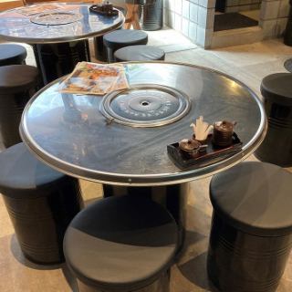 Round table for 4 people