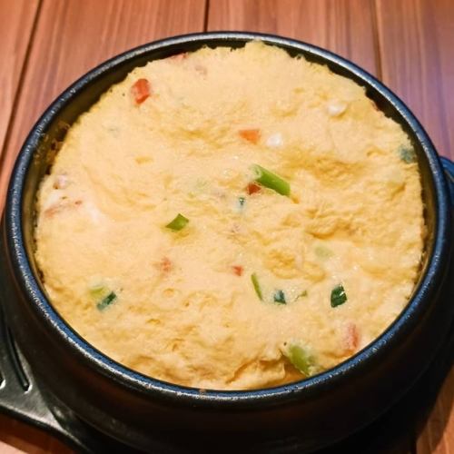Bomb keranchim (fluffy steamed egg)