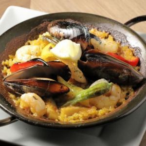 Shrimp and mussel paella