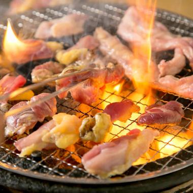 Charcoal-grilled Charcoal grill that brings out the flavor better than any other cooking method!! We offer fresh gamecock and morning chicken at a satisfying price★