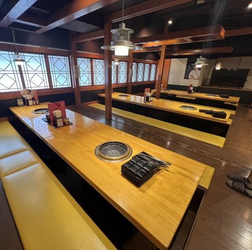 The sunken tatami room can seat 8-40 people.