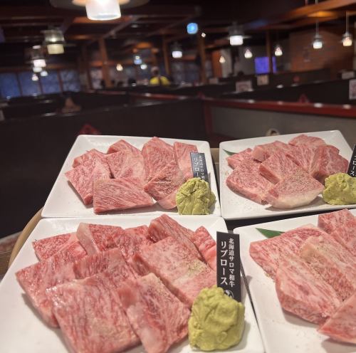 We pride ourselves on the quality of our meat, which is made possible by our direct meat wholesale business, and is centered around carefully selected Japanese Black beef.