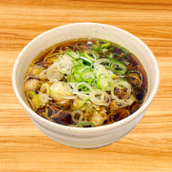 最后一道菜是黑酱油韭菜拉面。