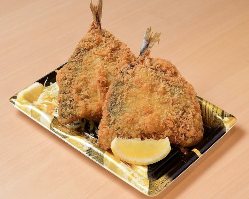 A lot of fried food that is excellent for eating! It is irresistible for seafood lovers!