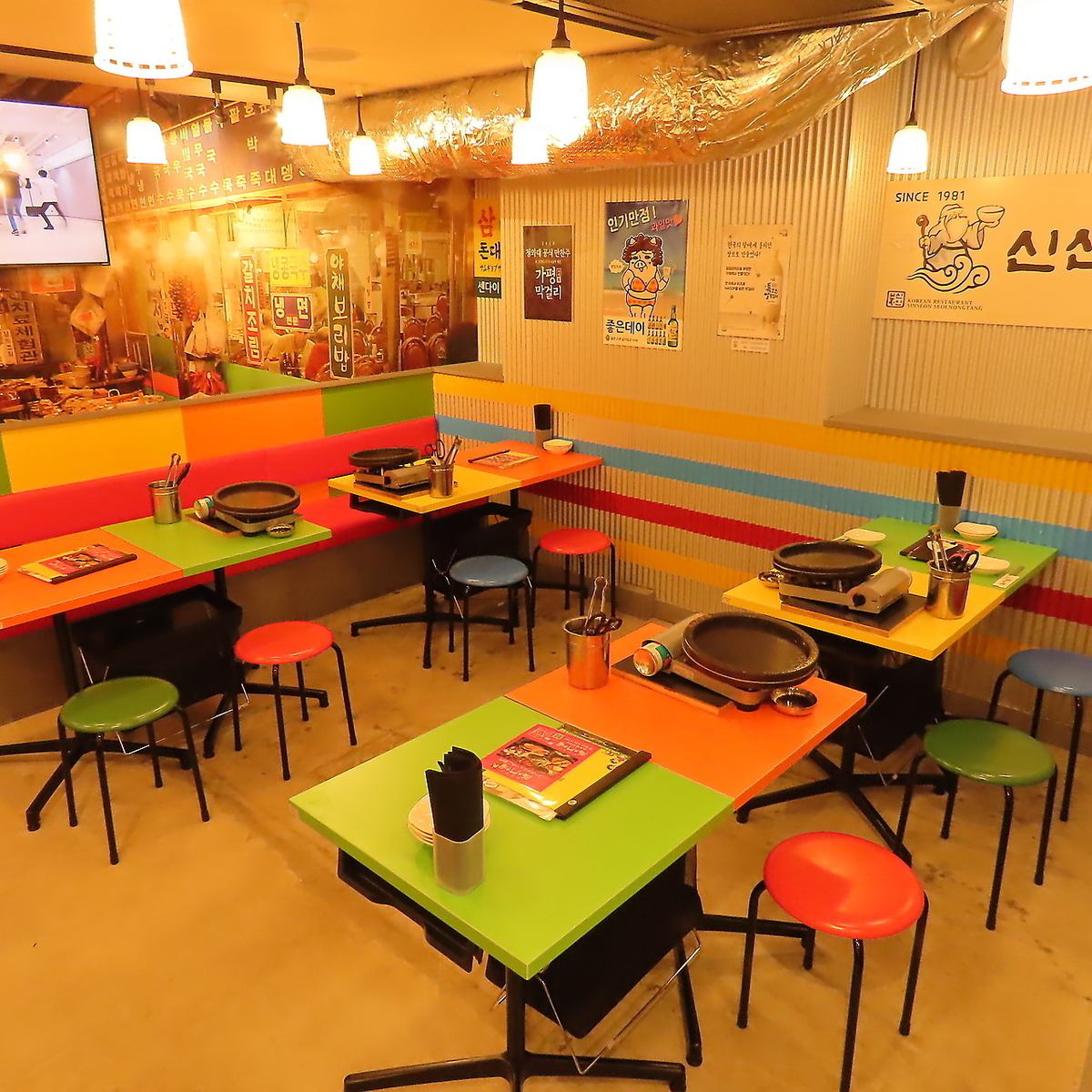 Drinking during the day is also available. Enjoy Korean food and alcohol.