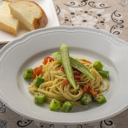 [特色面食] 时令蔬菜干炒 (peperoncino) 1,350日元