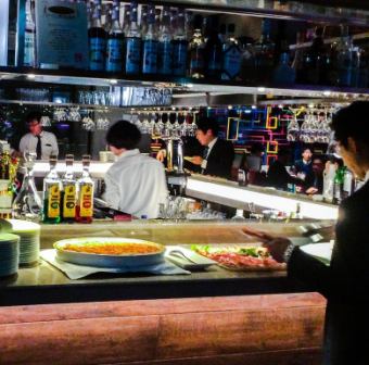 会社宴会や結婚式2次会など大人数でのパーティはビュッフェスタイルでお楽しみいただけます！ホテル並みのキッチン設備を備えているため、ワンランク上のお料理がお楽しみいただけます♪