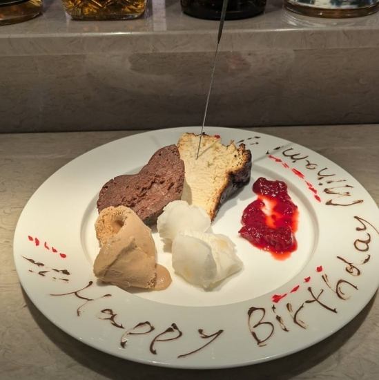 お誕生日のお祝いにぴったり！素敵なメッセージプレートを用意♪