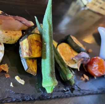 Assortment of five kinds of grilled autumn vegetables with smoked grated daikon radish and ponzu sauce