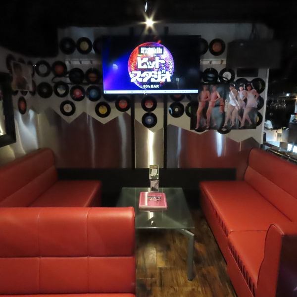 【同窓会・クラス会などにもおすすめ】当店は当時の映像と共に3000枚のレコードの中から歌謡曲を楽しんで頂くBARとなっております♪美味しいお酒と共に、当時にタイムスリップ！みんなでワイワイ楽しい時間を心ゆくまでお過ごしいただけます。