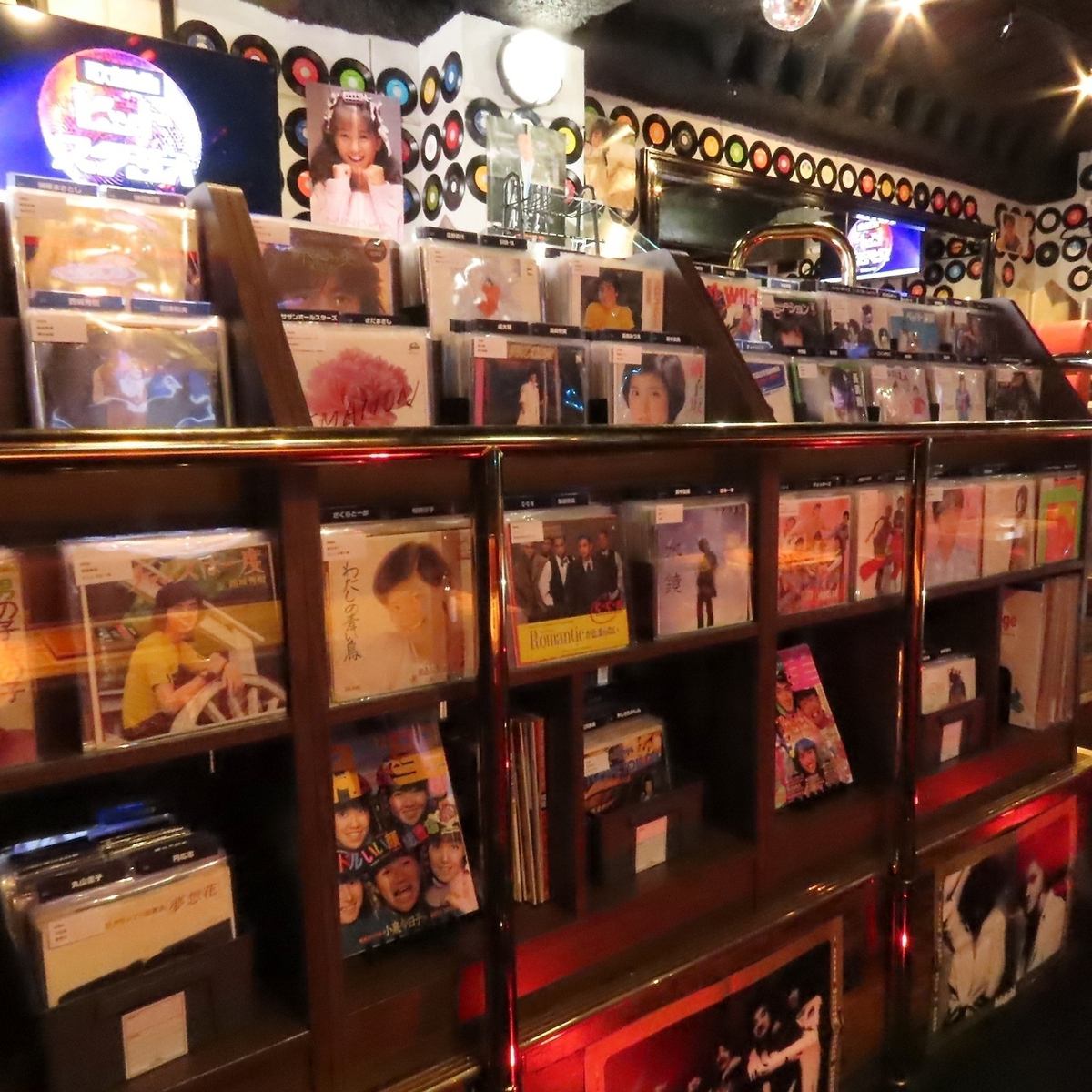 内装にこだわり！びっくりするほどのレコードの数！