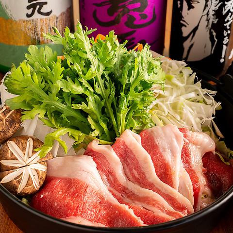 使用静冈县黑毛和牛的寿喜烧♪火锅是由厨师精心挑选的食材制成的♪一年四季都可以享用♪