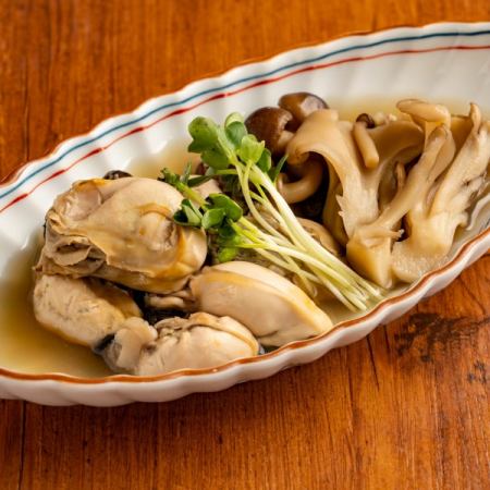 Sake-steamed oysters and mushrooms