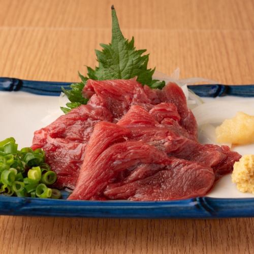 Horse meat yukke/horse meat sashimi/horse mane sashimi