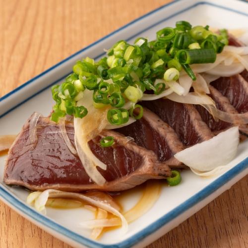 Seared bonito with ponzu sauce and onions