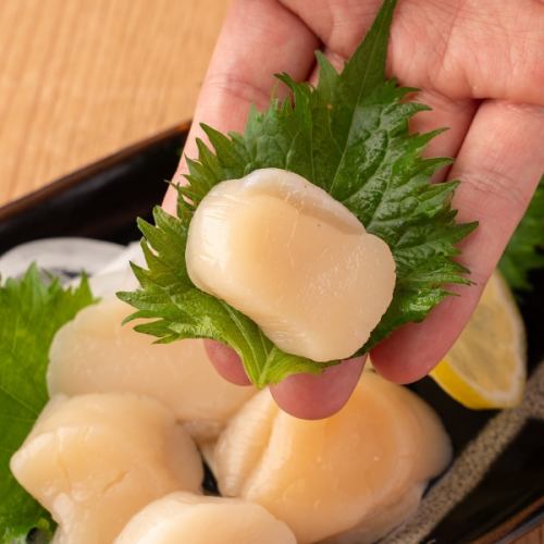 Shiso and scallops marinated in white dashi