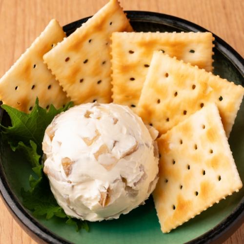 Smoked daikon radish and cream cheese served with crackers