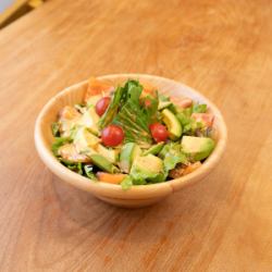 Aurora salad with salmon and avocado